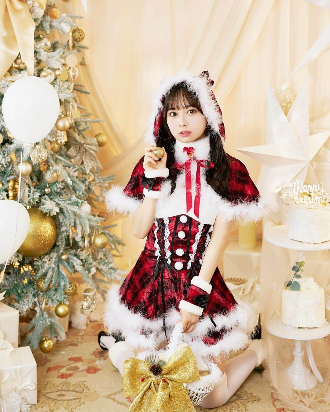 ババババンビ公式のインスタグラム：「🎄 ⁡ @malymoon1991 × #ババババンビ  ⁡ 2023 クリスマスコレクション🔔⁎⁺˳✧༚ Malymoonさんとのコラボ第二弾🤍 ⁡ ⁡ #ババババンビ #近藤沙瑛子 #マリームーン #malymoon #クリスマスコス #クリスマスコスプレ #サンタコスプレ #サンタコス #costume #christmascostume」