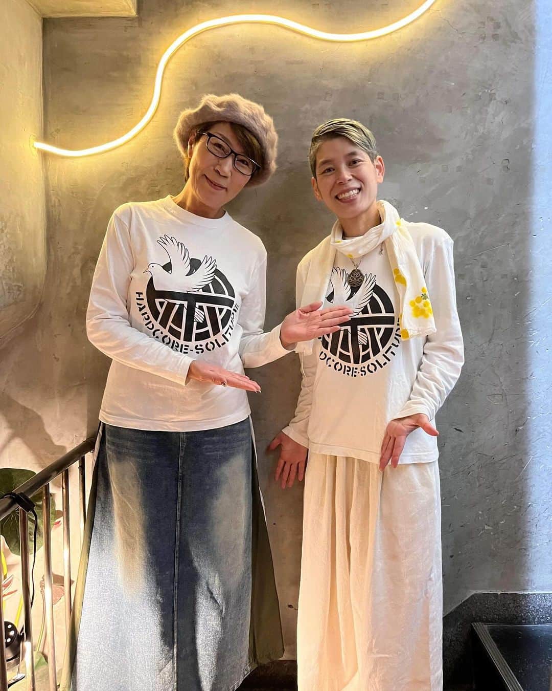 タテタカコのインスタグラム：「まさえさんが駆けつけてくださいました。🙏  日食さんのスタッフさんに撮っていただきまして、ありがとうございました✨」