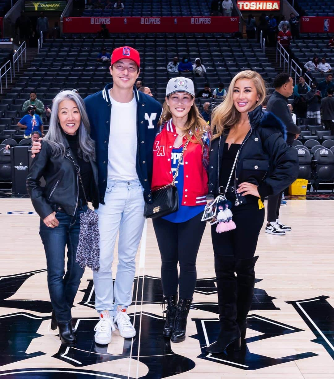 ダニエル・ヘニーさんのインスタグラム写真 - (ダニエル・ヘニーInstagram)「Surreal night with amazing friends.  Thank you @laclippers for the invite.  Loved every minute of it!」11月28日 10時25分 - danielhenney