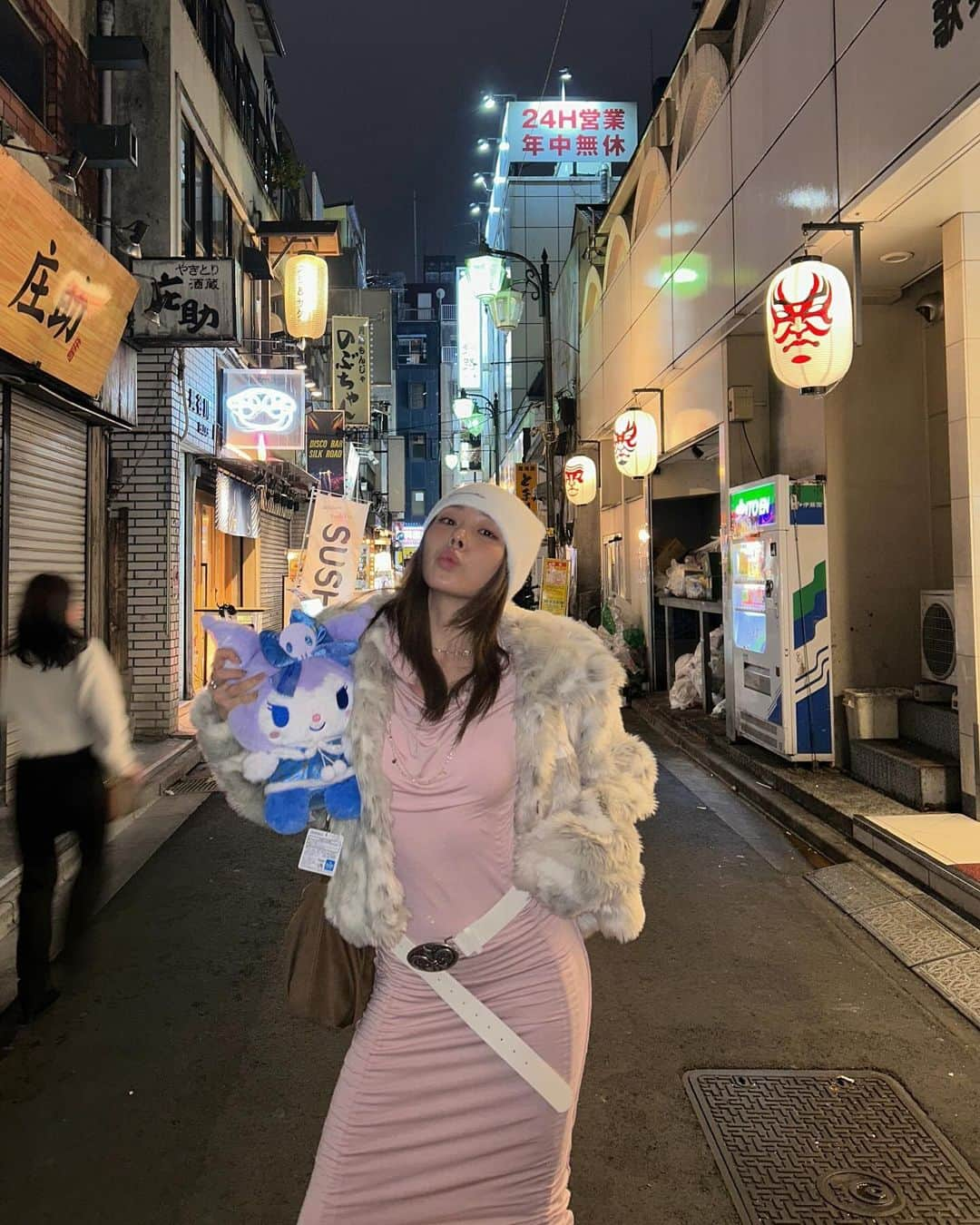 アシュリさんのインスタグラム写真 - (アシュリInstagram)「*says i don’t have pics to upload on story bc i’m busy vlogging but proceeds to upload a post w/ 10 photos with prob more to come* 😬 7년만에 도쿄..❣️ 아무 계획 없이 2박3일 돌아다니기」11月28日 10時25分 - ashleybchoi