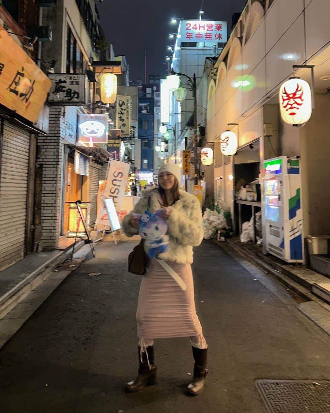 アシュリさんのインスタグラム写真 - (アシュリInstagram)「*says i don’t have pics to upload on story bc i’m busy vlogging but proceeds to upload a post w/ 10 photos with prob more to come* 😬 7년만에 도쿄..❣️ 아무 계획 없이 2박3일 돌아다니기」11月28日 10時25分 - ashleybchoi