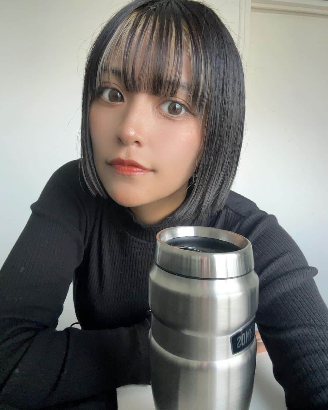 大滝友梨亜さんのインスタグラム写真 - (大滝友梨亜Instagram)「おはよー。   暗めの髪すき。   #個撮 #モデル  #ゆりあのいんすた」11月28日 10時26分 - takiomaru