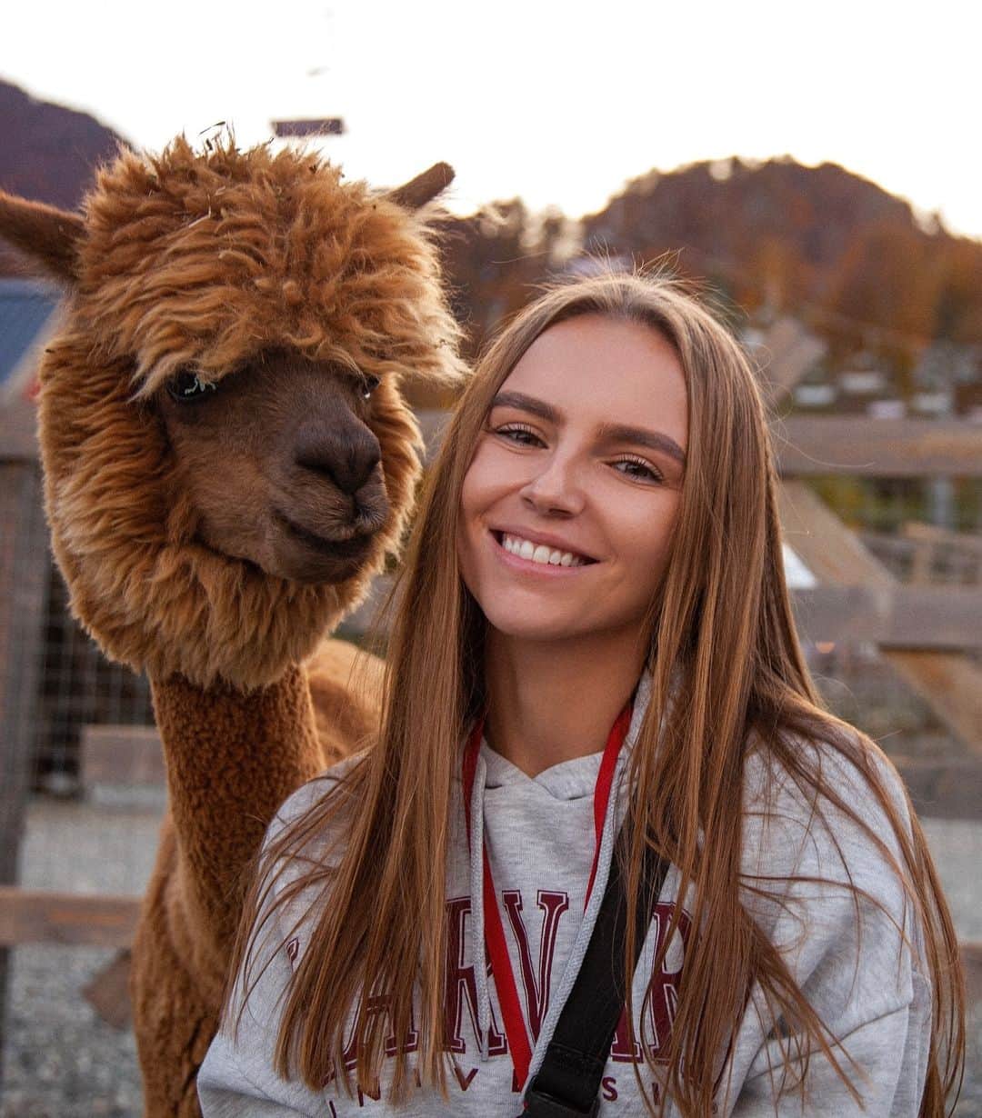 Galina Dubさんのインスタグラム写真 - (Galina DubInstagram)「Selfie with Alpaca 🤎🦙」11月28日 1時47分 - gali.dub