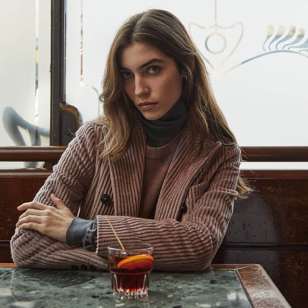 インコテックスのインスタグラム：「It’s corduroy time! Explore our complete range of choices for cozy, elegant fabrics that effortlessly merge leisurewear with sophisticated everyday fashion.  Find out the complete selection.  #Slowear #DurableFashion #SlowearVenezia . . #FallWinterCollection #FW23 #FallWinter #newcollection #durablefashion #sustainablefashion #slowfashion #sustainableclothing #eticalclothing #fashionwoman #fashion #style #woman #outfitforwoman #model #smartcasualcollection #leisurewear #elegantstyle #colorful」