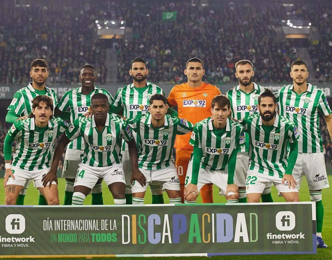 フランシスコ・ロマン・アラルコンのインスタグラム：「+ 3, equipo unido 💚🍍y camisetón 😍😍!」