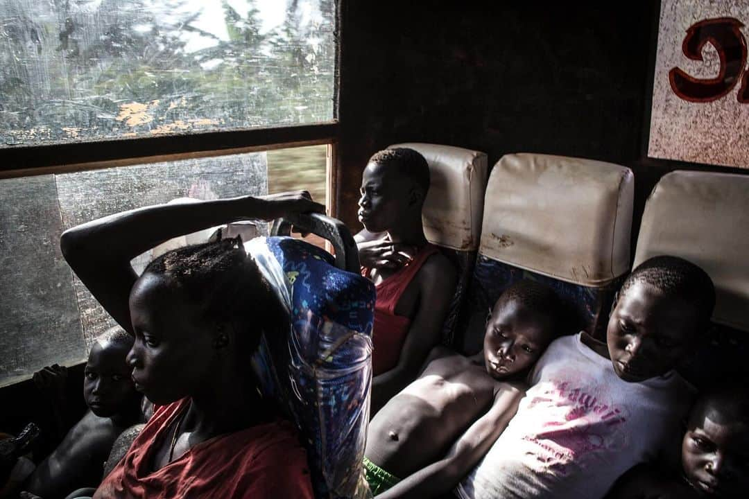 AFP通信さんのインスタグラム写真 - (AFP通信Instagram)「📸🇫🇷 Spéos et l’Agence France-Presse @afpphoto sont heureuses d’annoncer leur partenariat pour la création d’une formation inédite en Photojournalisme 🌍📰  Cette formation unique, mêlant l’expertise de Spéos et de l’AFP, offre une opportunité exceptionnelle de spécialisation en photojournalisme d’actualité. 🤝🎓  Dispensée en anglais, cette formation commencera en septembre 2024. La première promotion sortira en juin 2025.  🔗 Les inscriptions sont ouvertes, le lien est en bio.  . . Photos :  1. Journalists work in a newsroom at “Agence France-Presse” (AFP) headquarters in Paris on November 9, 2022.  📸 Thomas SAMSON / AFP  2. French AFP photographer Olivier Morin looks for Orcas in the waters of the Reisafjorden fjord region, near the Norwegian northern city of Tromso in the Arctic Circle, on January 16, 2019.  📸 François-Xavier MARIT / AFP  3. South Sudanese Refugees are transported from the border of South Sudan and the Democratic republic of the Congo (DRC) to a refugee settlement site on May 10, 2019 in Biringi. 📸 JOHN WESSELS / AFP  4. Medical workers wearing personal protective equipment (PPE) stand in a hall of Vinogradov City Clinical Hospital, which delivers treatment to coronavirus patients, on May 17, 2020.  📸 Dimitar DILKOFF / AFP  5. USA’s Tara Davis competes in the women’s long jump final during the Tokyo 2020 Olympic Games at the Olympic Stadium in Tokyo on August 3, 2021. 📸 Photo by Andrej ISAKOVIC / AFP  6. Electoral Commission Officials count votes after the official closing of the polls during Kenya’s general election at Mathare Social Hall in Nairobi, Kenya, on August 9, 2022. 📸 Luis TATO / AFP . . @afpfr @afpphoto  . .#ecolephoto#formationphoto#formationphotographe#photojournalism#photojournalist#photojournalisme#afpphoto#afp#coursphoto#schoolphoto#schoolphotos#schoolphotography#coursephotography#studentphotographer#studentphotography#photooftheday#photojournalists#speos」11月28日 1時59分 - afpphoto