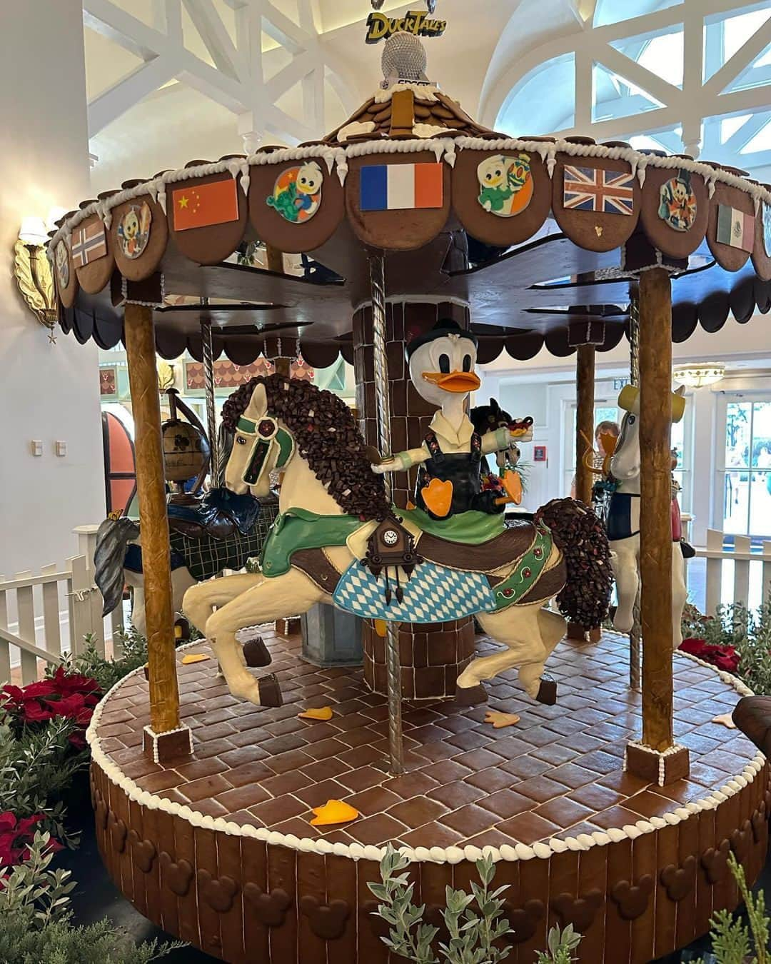 Walt Disney Worldさんのインスタグラム写真 - (Walt Disney WorldInstagram)「Add a little bit of...spice. Drop a 🤎 if you love the gingerbread displays found across the Disney Resort hotels at #WaltDisneyWorld as much as we do! (📸: @delightfully_enchanted, @twm.photography, & @donnalynn7292)」11月28日 2時00分 - waltdisneyworld