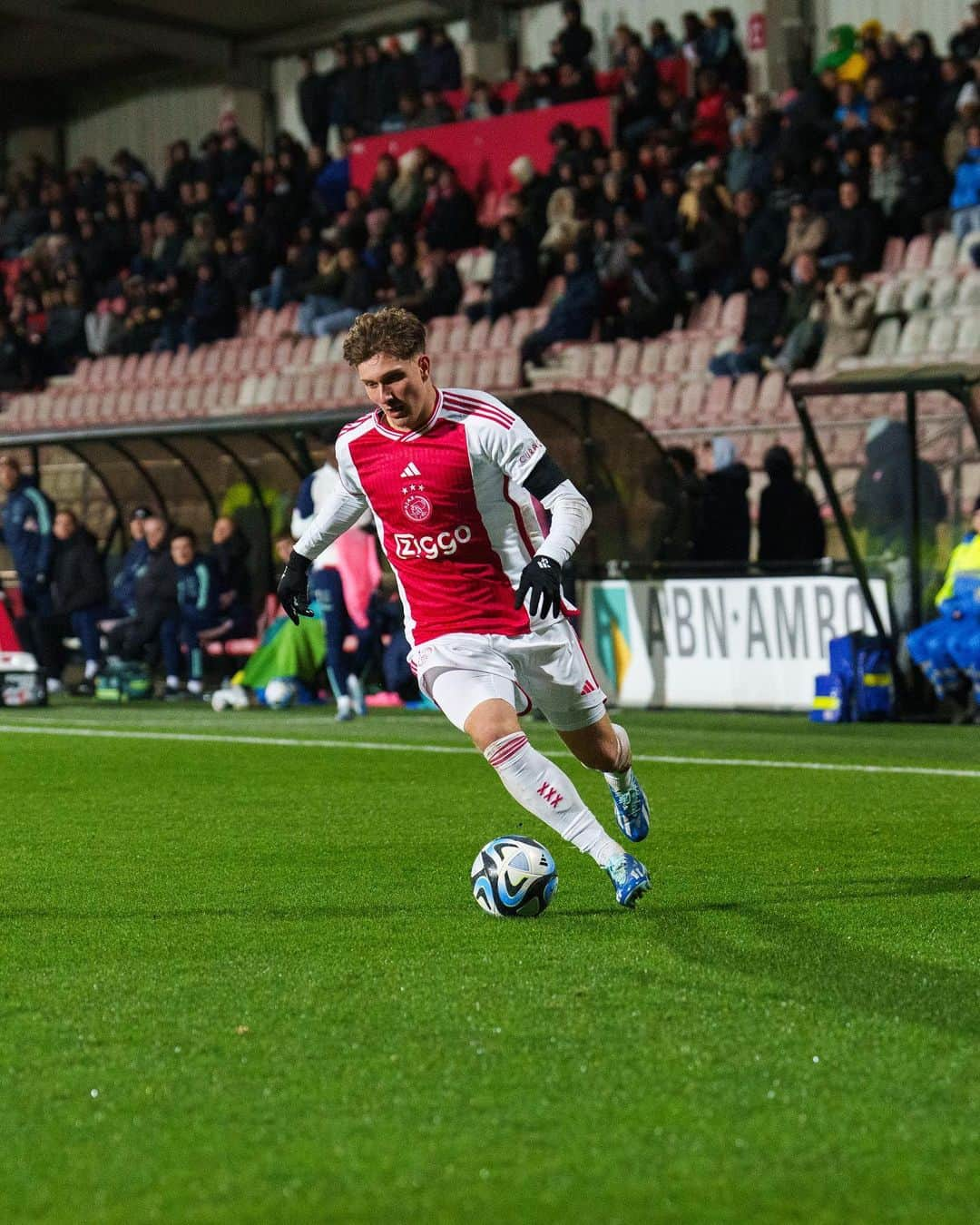 アヤックス・アムステルダムのインスタグラム：「#JongAjax secured a win against Top Oss last Friday 🤙 #jajoss」