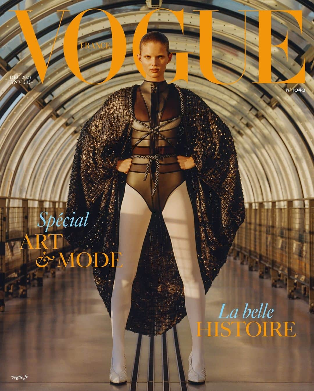 Vogue Parisさんのインスタグラム写真 - (Vogue ParisInstagram)「“Like a superheroine, @IdaHeiner impresses on the cover of the December/January issue. She wears a cape that was custom made for @VogueFrance by @NicolasGhesquiere, artistic director of women’s collections at @LouisVuitton, and the contemporary artist @PhilippeParreno. Fashion and art are always a harmonious pairing, and the Centre Pompidou serves as the perfect backdrop. This beautiful story is photographed by @TheoDeGueltzl and styled by @RobbieSpencer.” - @Sylvia_Jorif. Available online and on newsstands on November 29.  « Telle une super-héroïne, Ida Heiner impressionne en cover de notre numéro de décembre-janvier. Sur elle, une cape créée spécialement pour Vogue France, par Nicolas Ghesquière, le directeur de création femme de Louis Vuitton, et l’artiste contemporain Philippe Parreno. La mode et l’art, une union toujours heureuse dont le Centre Pompidou est le parfait écrin. Une belle histoire photographiée par Théo De Gueltzl et réalisée par Robbie Spencer.» - Sylvia Jorif. Disponible en ligne et en kiosque le 29 novembre prochain.   Ida wears @LouisVuitton.  Photographer: @TheodeGueltzl  Stylist: @RobbieSpencer Make-up: @AnthonyPreel_ Hair Stylist: @OlivierSchawalder Set Design: @Mila_Ty Production: @Brachfeld_  Remerciements au @CentrePompidou. Le Centre Pompidou a été créé par les architectes Renzo Piano et Richard Rogers.  Head of Editorial Content: @EugenieTrochu Global Creative Director: @Juancp  Global Director, Talent & Casting: @Mrsvoguester   #voguefrance #louisvuitton #nicolasghesquiere #philippeparreno #idaheiner #centrepompidou #renzopiano #theodegueltzl」11月28日 2時00分 - voguefrance