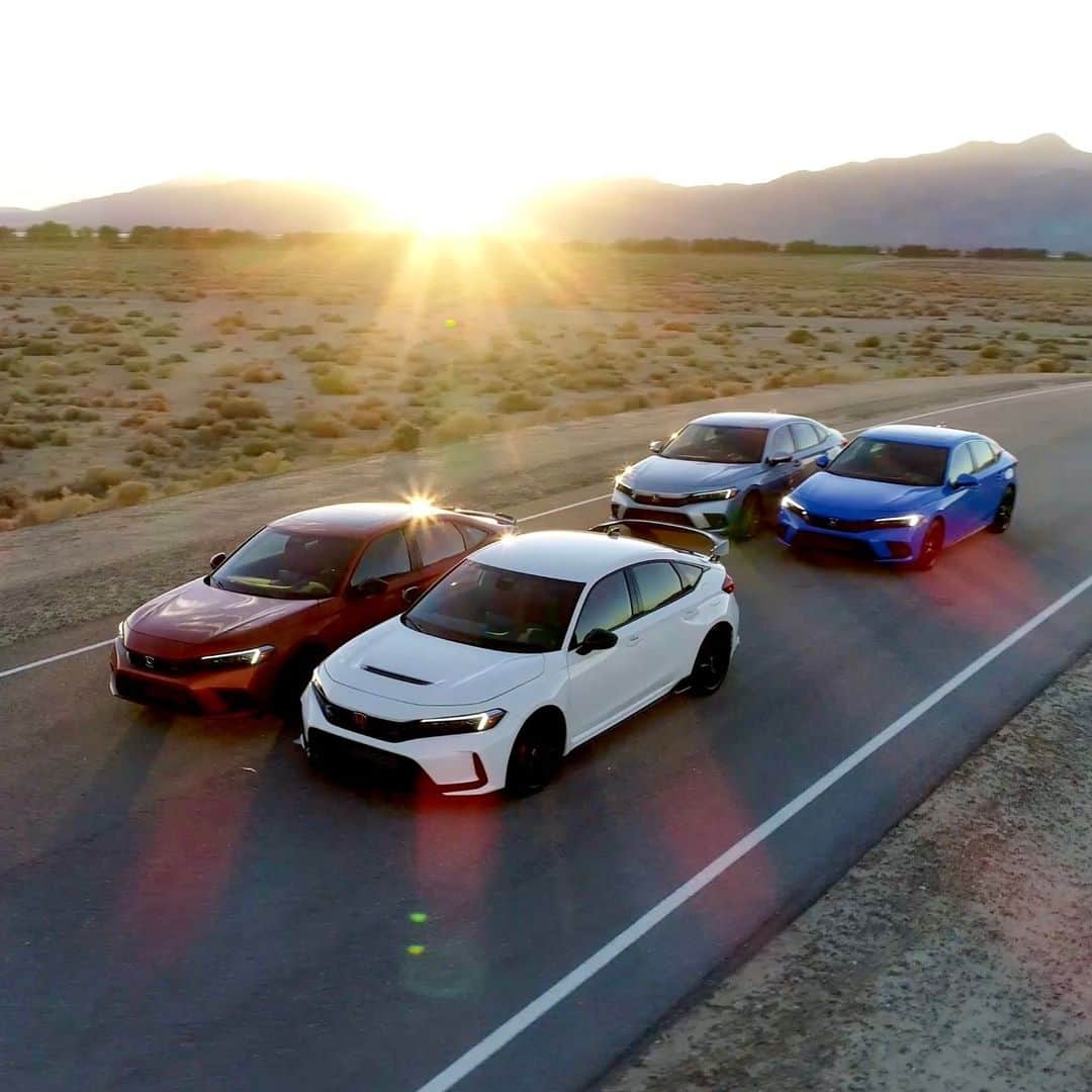 ホンダのインスタグラム：「Pulling up with the whole squad. #HondaCivic #CivicSi #CivicHatchback #CivicTypeR」