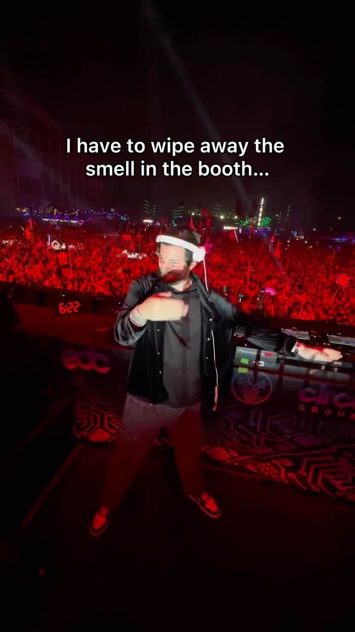 アレッソのインスタグラム：「anyone else smell that?」