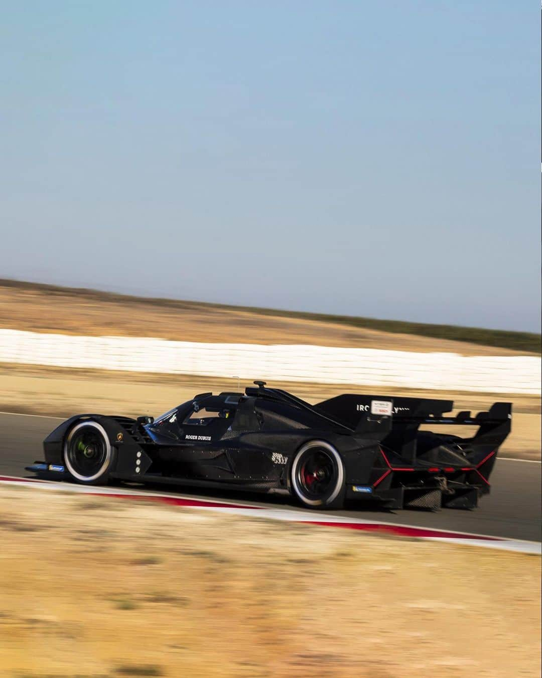 ロマン・グロージャンさんのインスタグラム写真 - (ロマン・グロージャンInstagram)「Ambitious Romain Grosjean will soon be back at the 24 Hours of Le Mans with a new team: Lamborghini Iron Lynx.  Read all about it in the story 😁」11月28日 2時02分 - grosjeanromain