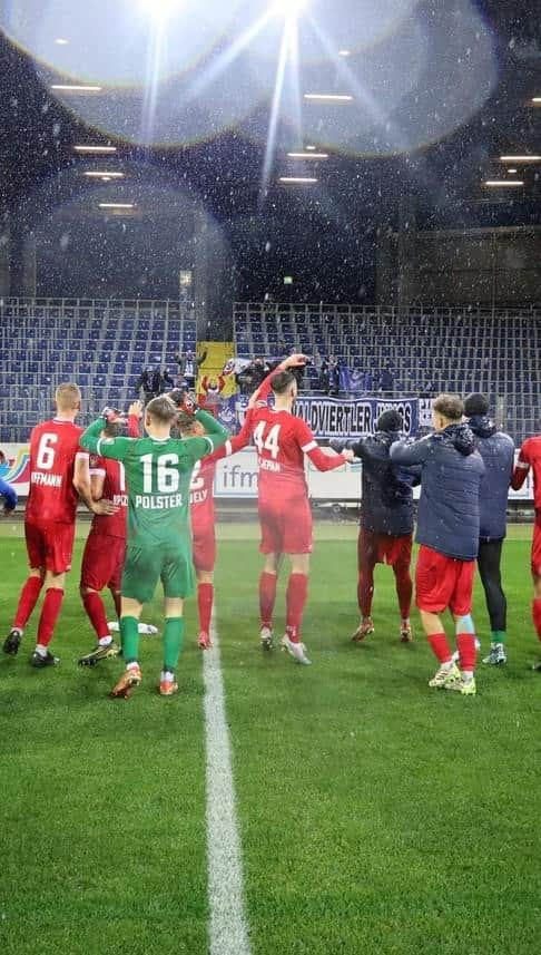 SVホルンのインスタグラム：「⚽️ Hausjell ➕ 🧤Polster➕ ⚽️ Fischerauer ➕ 👏🏼Top Leistung der gesamten Mannschaft 🟰 🙌🏼 Derbysieger」