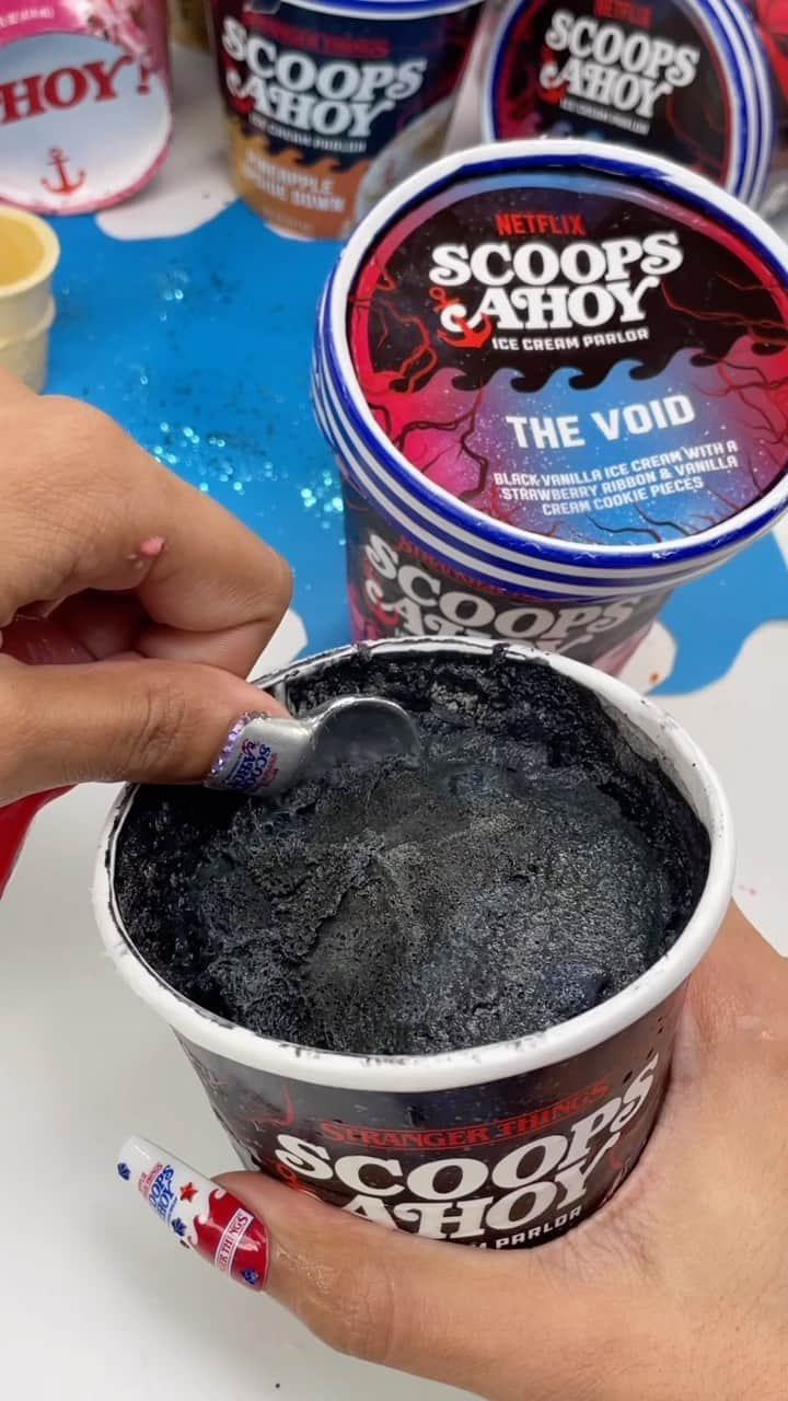 ネットフリックスのインスタグラム：「extra sprinkles plz @ilysmnails」