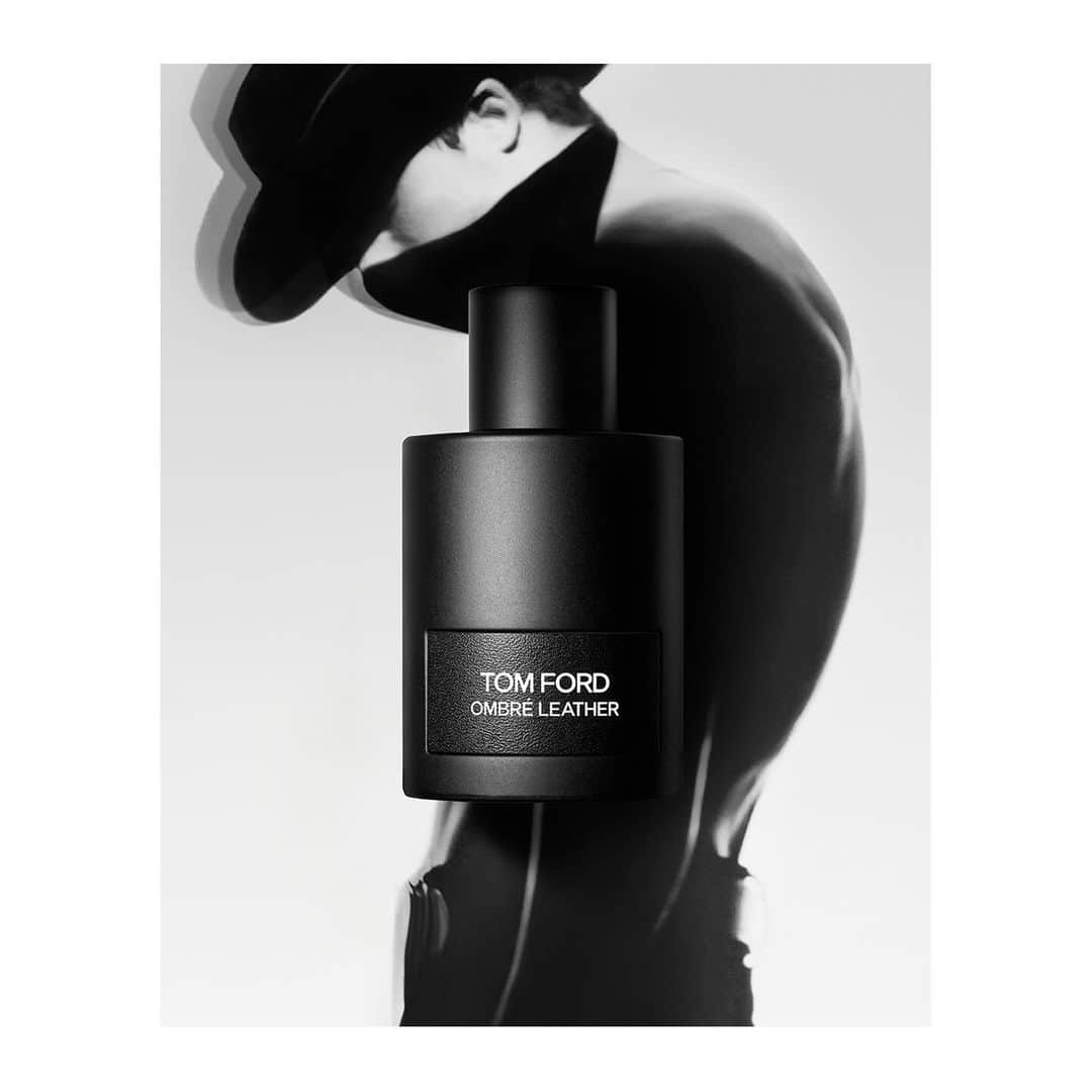 トムフォードのインスタグラム：「OMBRÉ LEATHER   EVOKES THE HEAT OF RICH, BLACK LEATHER ON SKIN.    #TOMFORDBEAUTY #TOMFORD #TFGIFTS」
