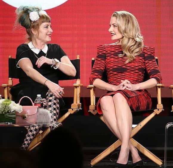 メッチェン・アミックさんのインスタグラム写真 - (メッチェン・アミックInstagram)「My friend, today I celebrate you even more than usual. We have tiptoed on this earth together for decades. Looking forward to many more Sagittarian adventures with you… Luv you @kimmyrobertson 👯‍♀️💞♐️ #happybirthday」11月28日 2時23分 - madchenamick