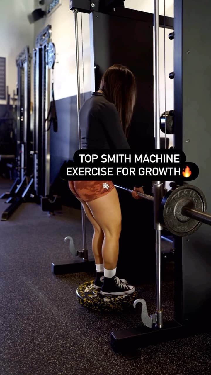 Squatsのインスタグラム：「Top Smith Machine Exercise 🍑 @kzfetters  #squats #glutes #fitnessreels」