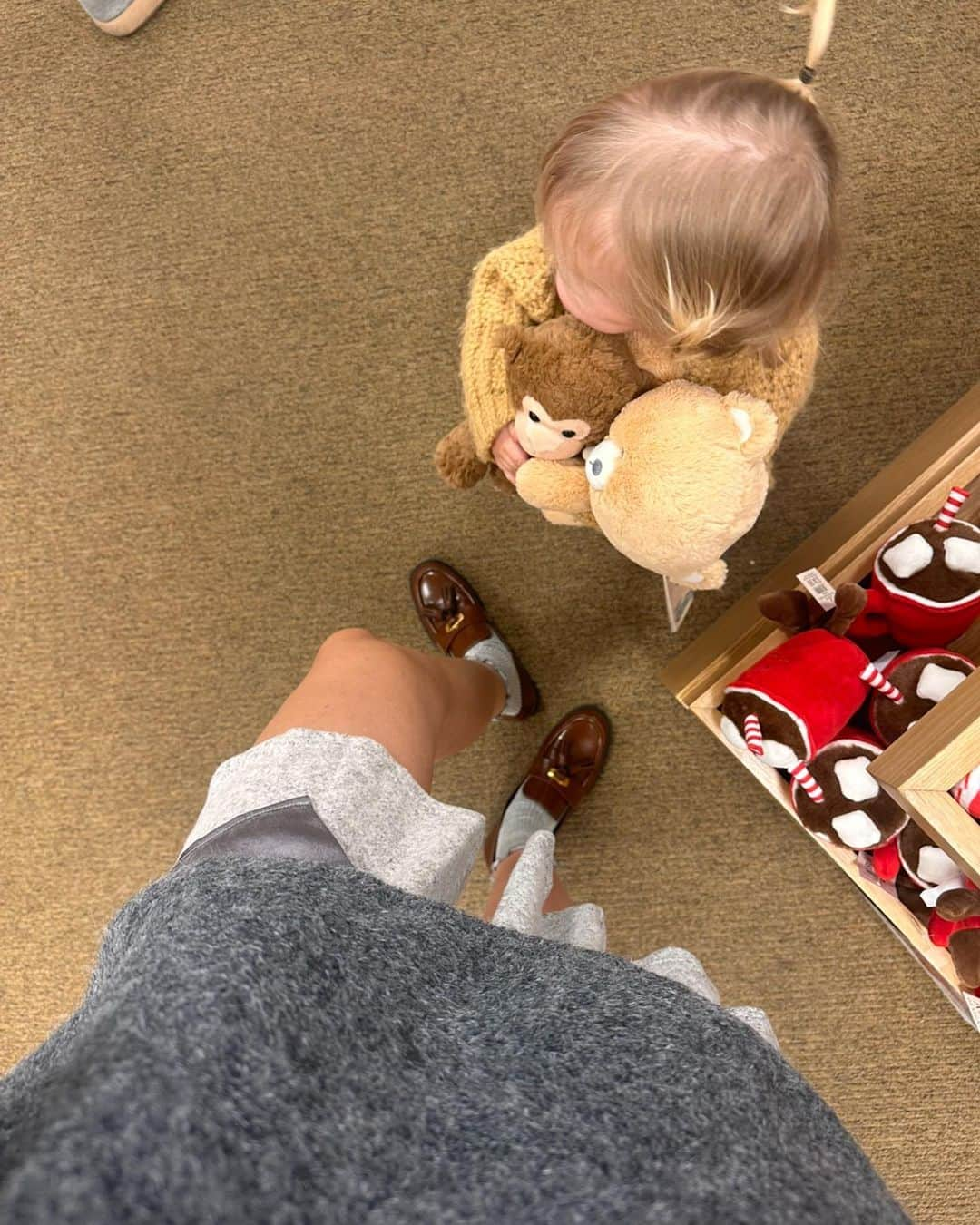 Amber Fillerup Clarkさんのインスタグラム写真 - (Amber Fillerup ClarkInstagram)「Bookstore day dates with my kids are just my fav ever」11月28日 2時32分 - amberfillerup