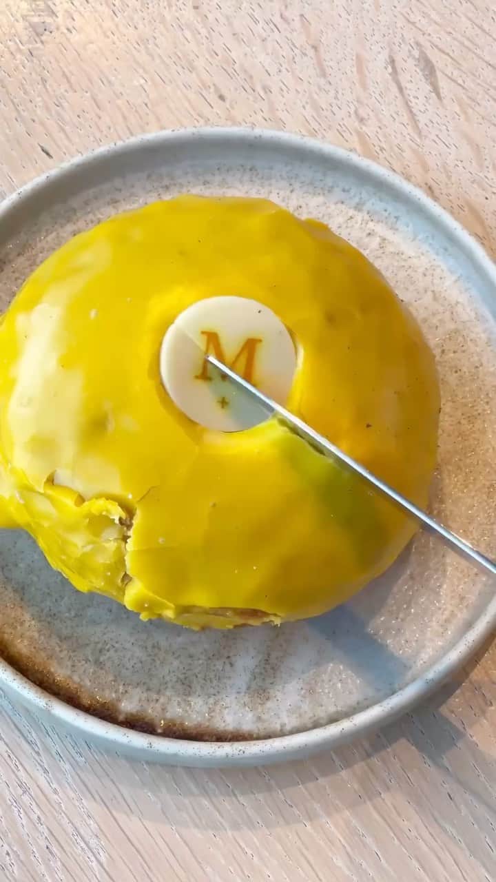 セルフリッジズのインスタグラム：「@medicinebakery has landed at #SelfridgesBirmingham • On the iconic Medicine cake counter expect a weekly rotation of cronuts, pastries, brownies and bakes. Look out for the #SelfridgesExclusive yellow passion fruit brioche doughnut. 🍩  It doesn’t stop at sweet treats – Medicine Bakery offer an all-day dining menu complete with a selection of larger plates and handcrafted cocktails. Find them on Level 1, walk-ins welcome.」