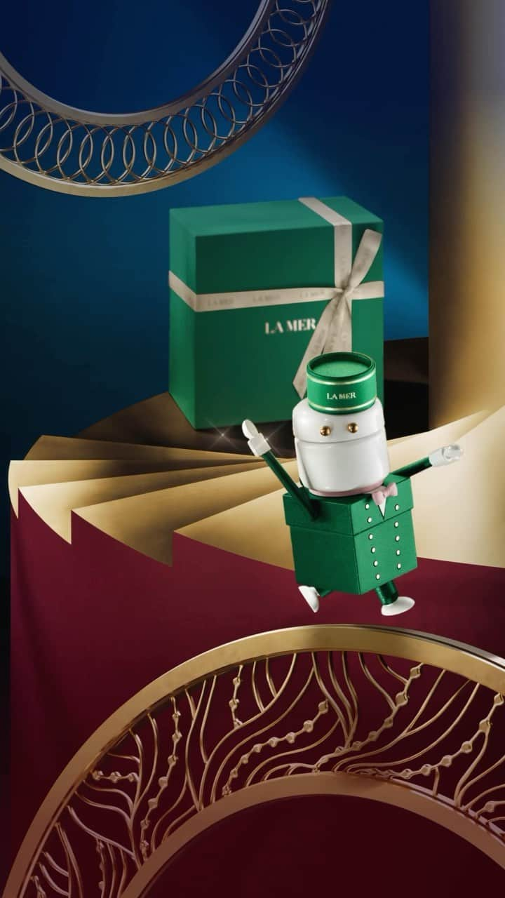 ドゥラメールのインスタグラム：「Bring a personal touch to your holiday indulgences. Shop Cyber Monday at La Mer for custom luxury indulgences, gifts and delights. Available exclusively online. While supplies last.  #LaMer #LaMerSkincare」