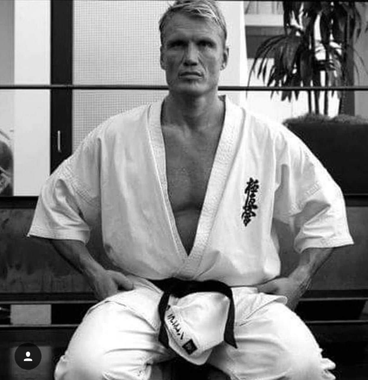 ドルフ・ラングレンのインスタグラム：「Carl Jung said: ‘Our greatest enemy is fear. Only boldness can deliver us from fear. And if the risk is not taken, the meaning of life is violated.’ I saw this a few days ago and since then I’ve read and reread it. Strong words and true. We must take the risk, or our lives start losing their meaning. ☀️」