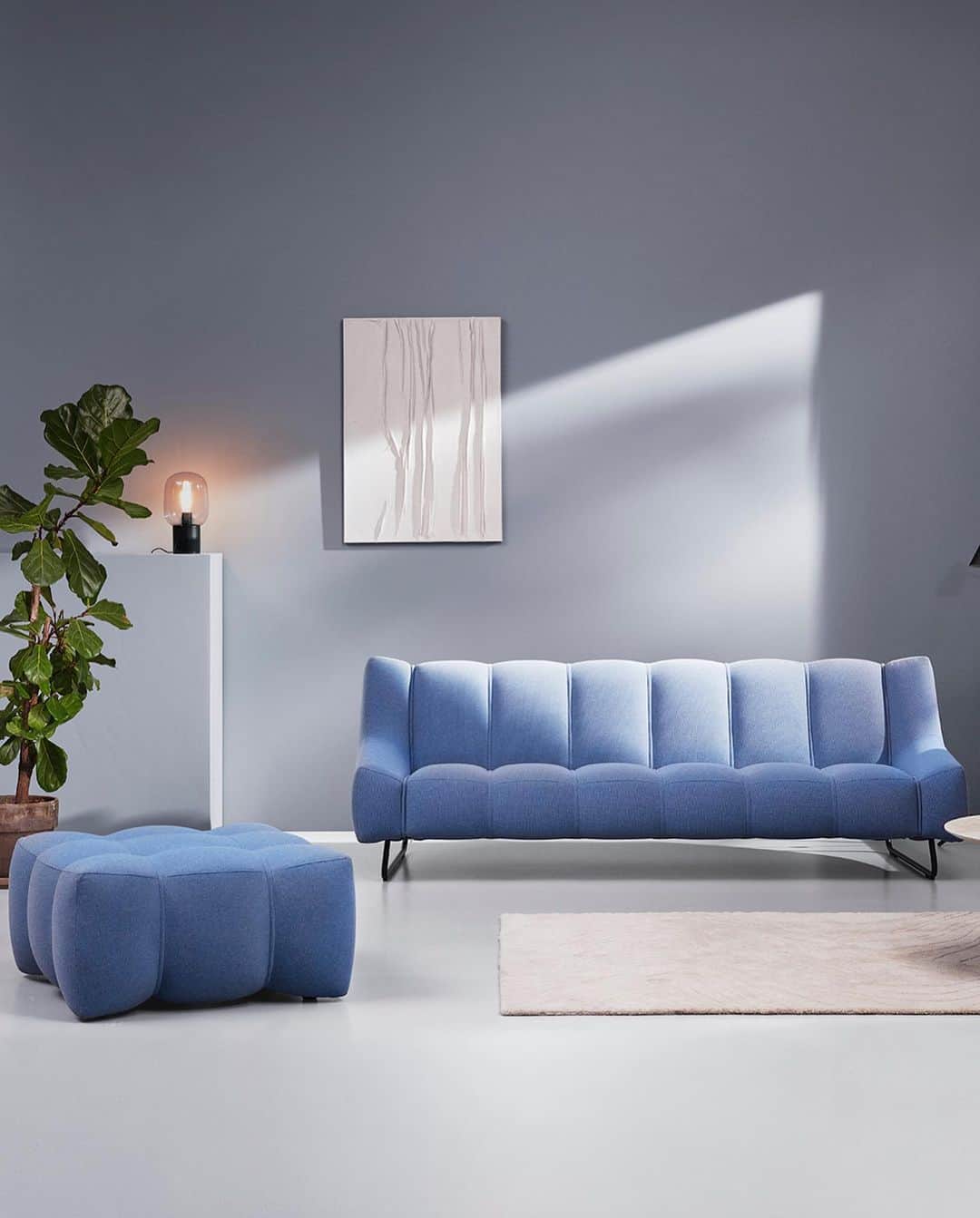 Design Milkのインスタグラム：「Inspired by the Japanese art of forging close bonds through binding with ropes, the Nawabari Collection by @big_builds + @boconcept_official reimagines shared spaces + brings people together. Designed by Jakob Lange, these sculptural organic shapes make a show-stopping statement in any setting. 🛋️ \\\ Check them out at the link in bio. 🔗」