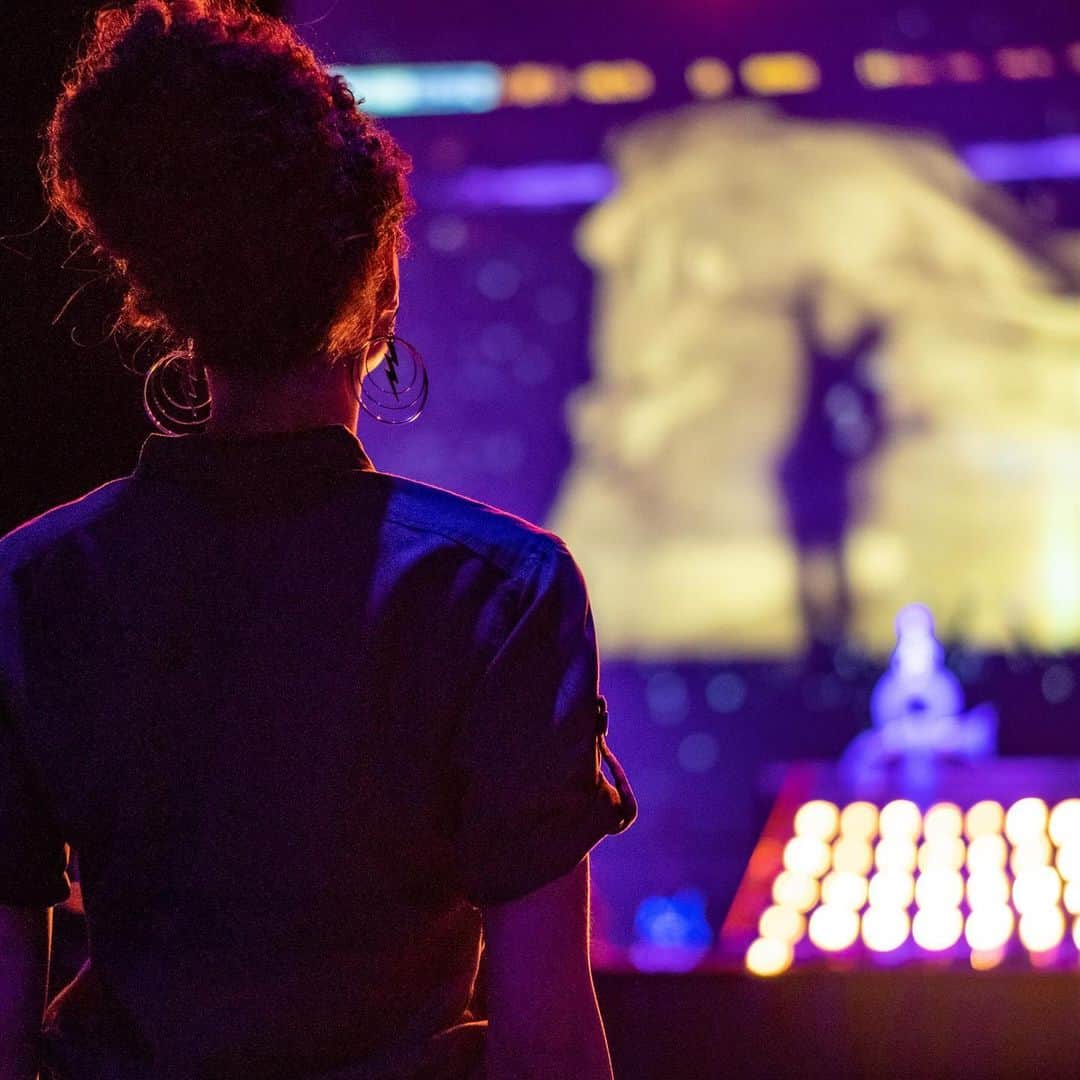 プリンスのインスタグラム：「Touring Paisley Park will not only give you a chance to explore Prince's home base, but also witness the inner workings of his boundless creativity.  Book your tour today at the link in bio and follow @officialpaisleypark for updates!」
