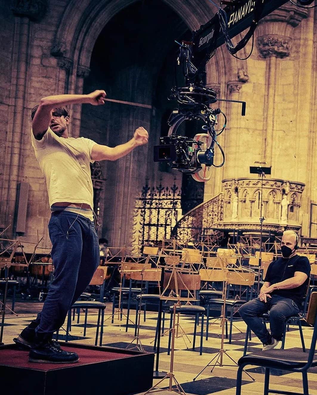 GQのインスタグラム：「How did Bradley Cooper nail the conducting scene at the heart of 'Maestro?' The film's conducting consultant, Yannick Nézet-Séguin, spoke to GQ about what it took to get Cooper ready to actually lead a world-class orchestra. Read more about it at the link in bio.」