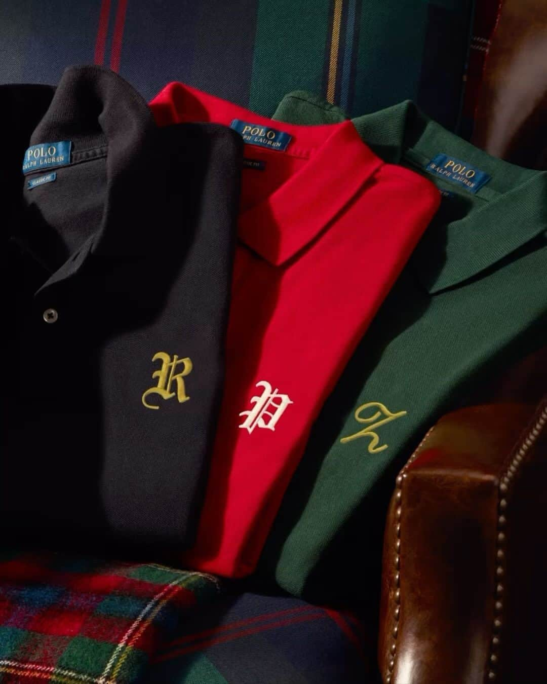 Polo Ralph Laurenのインスタグラム：「Give personalized gifts including #PoloRalphLauren favorites like #ThePoloShirt, found in our holiday Custom Shop.   Customize #RLGifts via the link in bio.   #PoloRLStyle #RLHoliday #myRL」