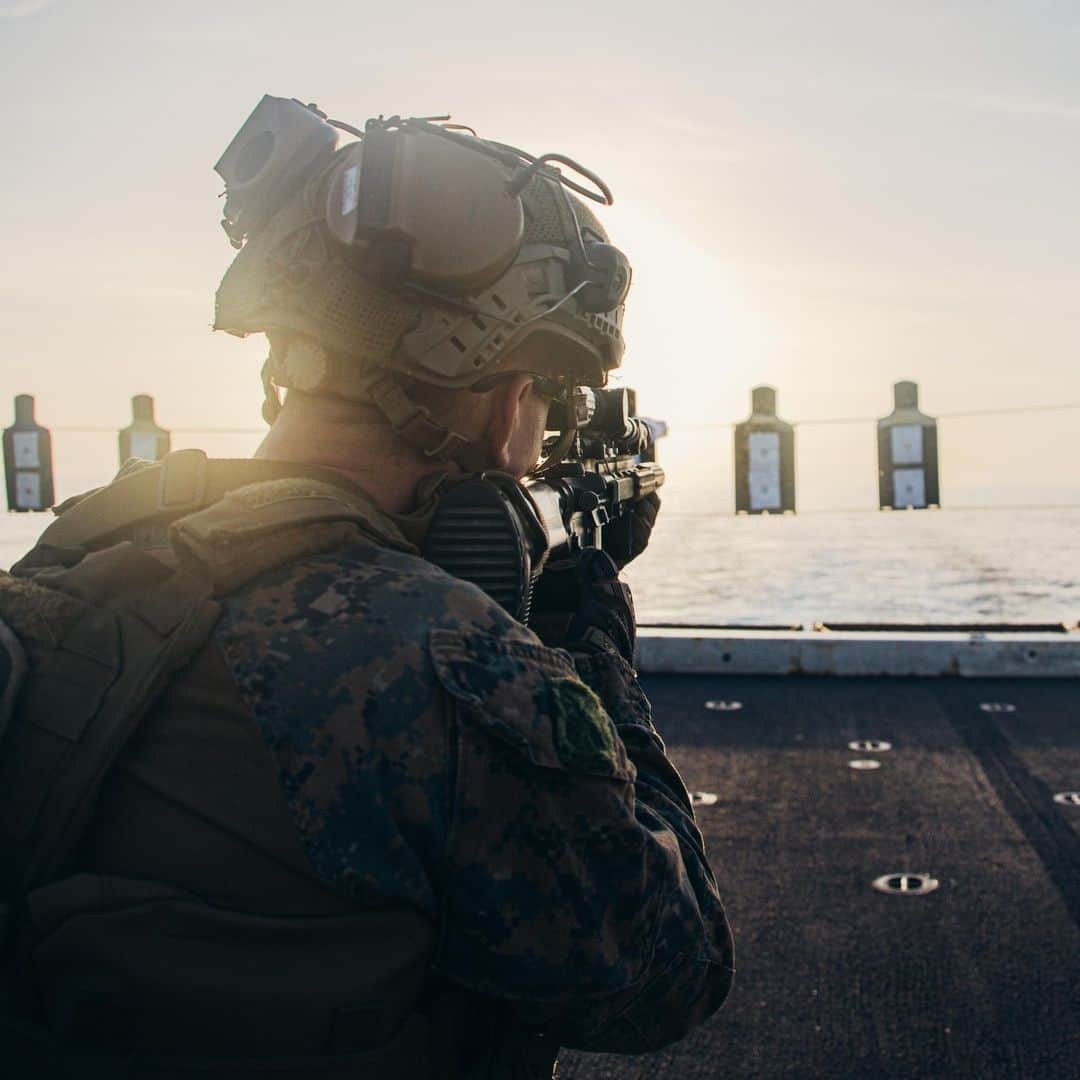 アメリカ海兵隊さんのインスタグラム写真 - (アメリカ海兵隊Instagram)「Bill Drill   📍 The Mediterranean Sea (Nov. 3, 2023)  #Marines with the @26meu conduct a dry fire rehearsal on the flight deck of the USS Mesa Verde.  The 26th MEU, under the command and control of Task Force 61/2, is on a scheduled deployment in the U.S. Naval Forces Europe area of operations, employed by U.S. Sixth Fleet to defend U.S., allied, and partner interests.  📷 (U.S. Marine Corps photo by Cpl. Aziza Kamuhanda)  #USMC #SemperFi #MarineCombatArms」11月28日 3時16分 - marines