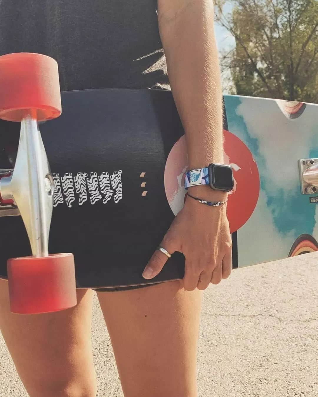 フリースタイルのインスタグラム：「📣 Kicking off #CyberMonday with HUGE savings on select Freestyle #AppleWatch straps! 🔥 Now at up to 50% OFF! Don't sleep on these deals 🏄⚡   🦈: Freestyle Apple Watch™ Strap Miami Bites 📷: @mi_zeller _ #myfreestylewatch #SharkWeek #applewatchstrap #applewatchband #cybermondaydeals #cybersavings」