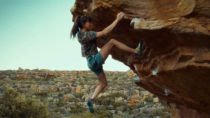 ペイジー・クラッセンのインスタグラム：「🚨 LIVE NOW on YouTube 🚨 ⁠ ⁠ ‘Same, But Different’ follows La Sportiva athlete Paige Claassen as she travels with her family overseas to South Africa’s legendary Rocklands. It’s just like any other climbing trip she’s been on, but different.⁠ ⁠ Starring: @paigeclaassen⁠ Film by: @ruankotze01⁠ ⁠ #climbing #bouldering #lasportiva」