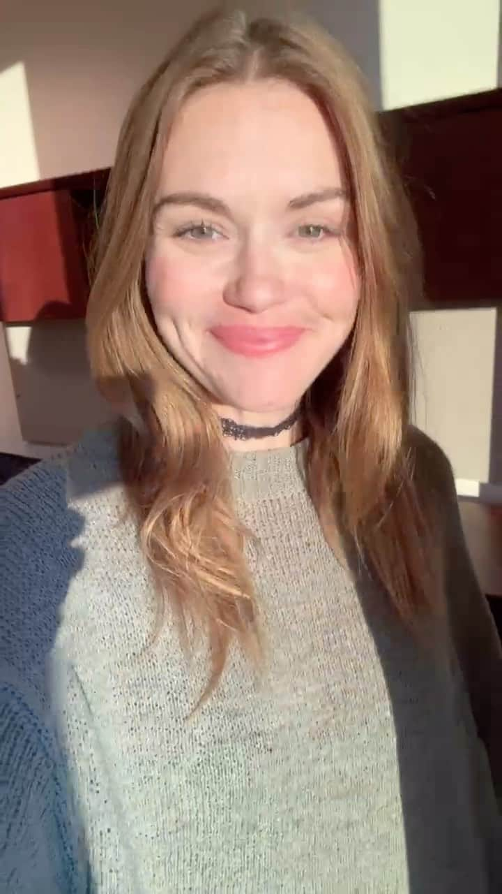 ホーランド・ロデンのインスタグラム：「Holland Roden will be live on the @uncouplingpodcast Instagram this Thursday 11/30 at 4pm PST! Comment down below what questions/comments you have for Holland about UnCoupling!   #podcast #hollandroden #relationships #heartbreak #healing」