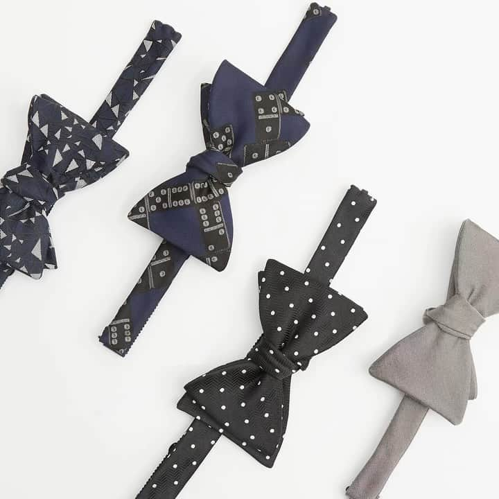 ターンブル&アッサーのインスタグラム：「The hallmark of formal dressing, our latest bow tie collections are a dashing take on the traditional black bow tie. Add a quirky touch to the classic white shirt or make a striking statement with contrasting patterns for that chic British elegance.⁠ ⁠ #TurnbullandAsser⁠ ⁠」