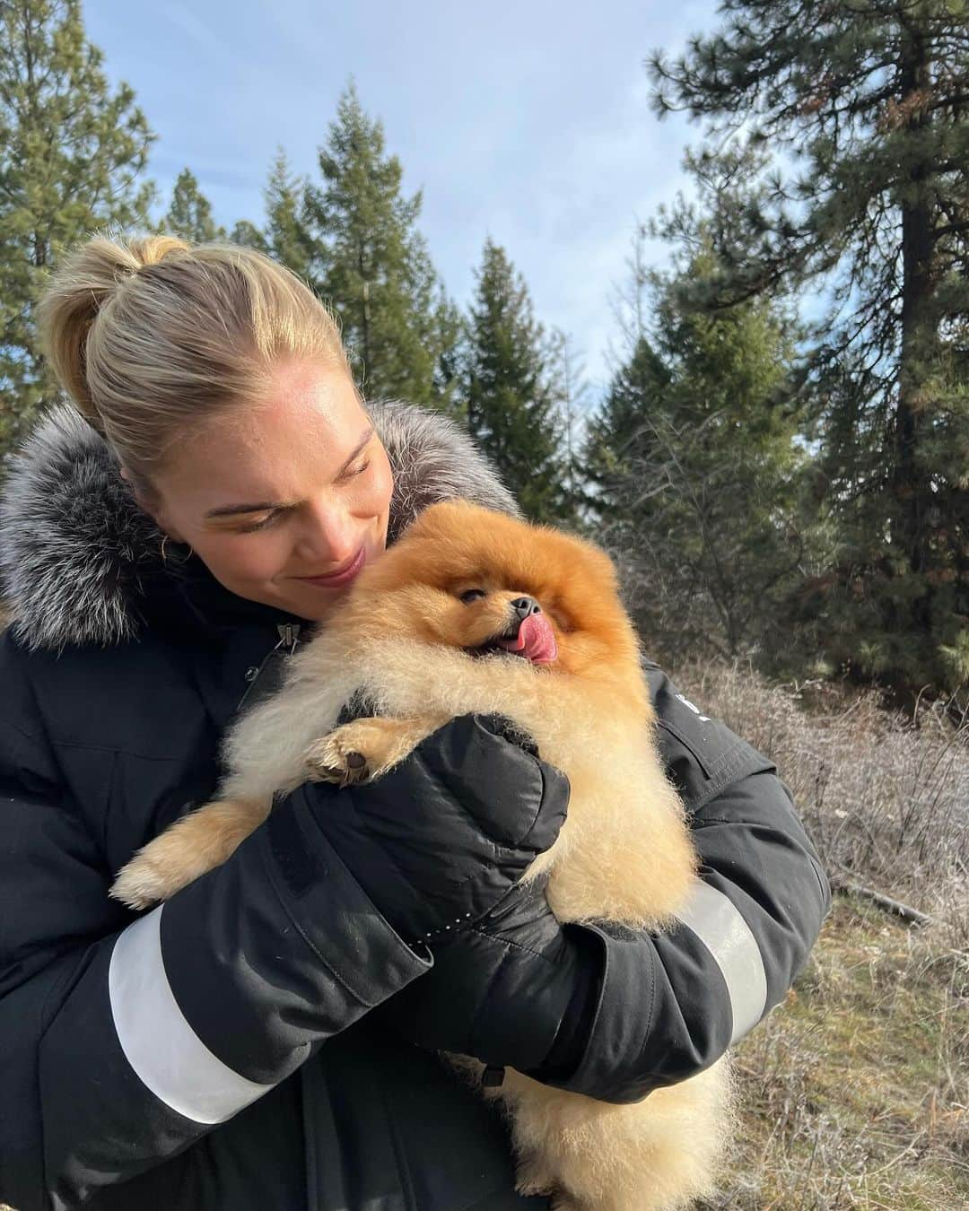 Katrin Tanja Davidsdottirさんのインスタグラム写真 - (Katrin Tanja DavidsdottirInstagram)「monday morning hikes with my boys have become my favorite 🫶🏼❄️🐾」11月28日 4時09分 - katrintanja