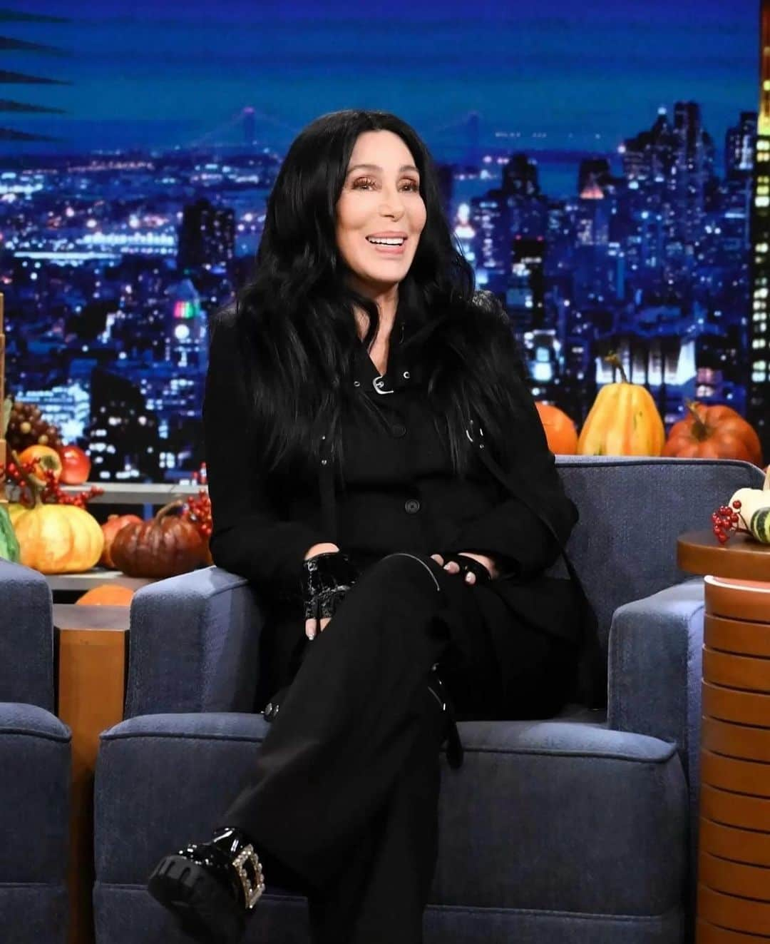 OFF-WHITE C/O VIRGIL ABLOHのインスタグラム：「@cher wears an Off-White™ suit from the fw23 collection titled “LUNAR DELIVERY” designed by @ibkamara to attend “The Tonight Show” starring @jimmyfallon   styling c/o @patti_wilson」