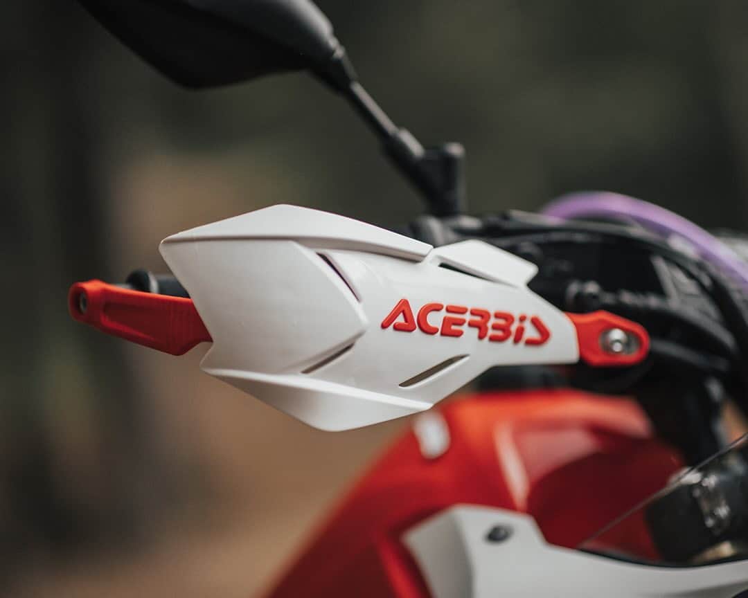Racer X Onlineさんのインスタグラム写真 - (Racer X OnlineInstagram)「@Acerbisusa wants to remind everyone to get out and enjoy the ride. They have everything you need to enjoy all your future adventures, whether it’s on or off road.  Introducing a full line of protective products for the Yamaha Tenere 700’s that allows for more range and more style and protection. #acerbisplastics #partnership」11月28日 4時39分 - racerxonline