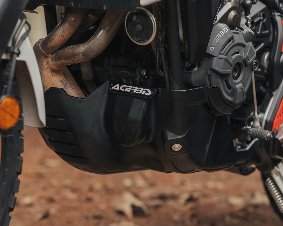 Racer X Onlineさんのインスタグラム写真 - (Racer X OnlineInstagram)「@Acerbisusa wants to remind everyone to get out and enjoy the ride. They have everything you need to enjoy all your future adventures, whether it’s on or off road.  Introducing a full line of protective products for the Yamaha Tenere 700’s that allows for more range and more style and protection. #acerbisplastics #partnership」11月28日 4時39分 - racerxonline