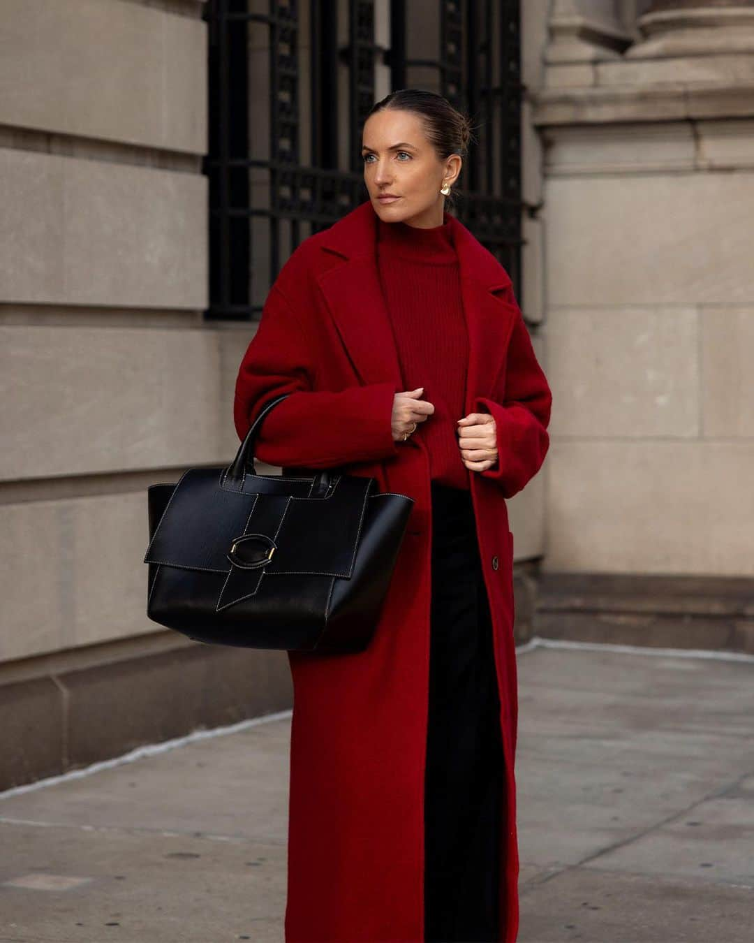 Banana Republic のインスタグラム：「Rich red separates, styled by @laurandnicolas in NYC. Link in bio to get the look. #TheBRLook」