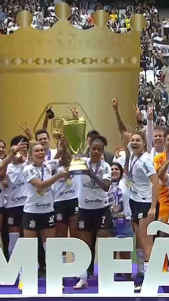 コリンチャンスのインスタグラム：「Campeãs de TUDO! 🏆🏆🏆🏆  #RespeitasAsMinas #VaiCorinthians」