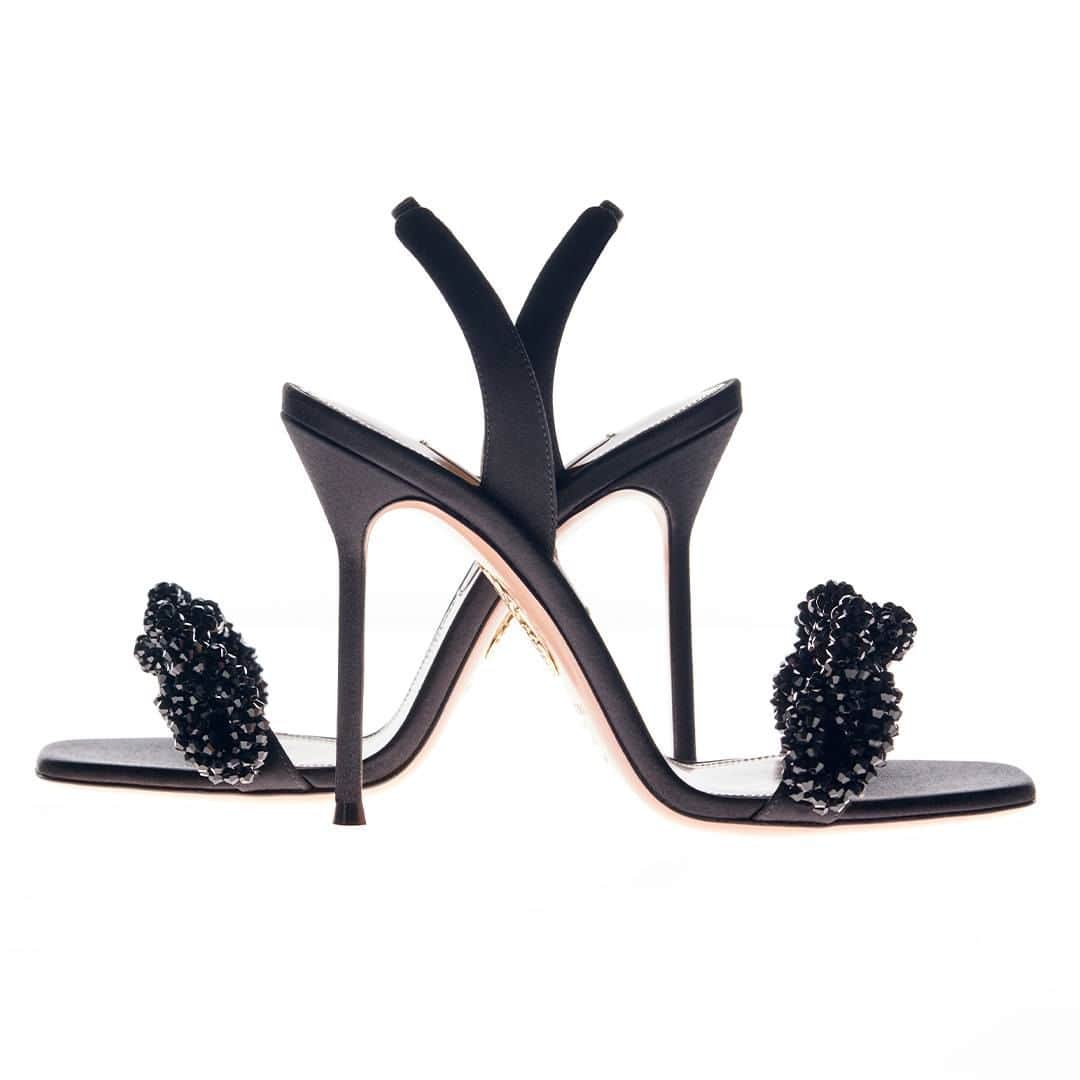 Aquazzuraのインスタグラム：「The hottest detail right now? The tone-in-tone chain, adding subtle contrast to your sleek evening sandal of choice. Step out in our Chain of Love Sandals, and youll be the centre of attention at your next event!  #AQUAZZURA  #AQUAZZURASandals」