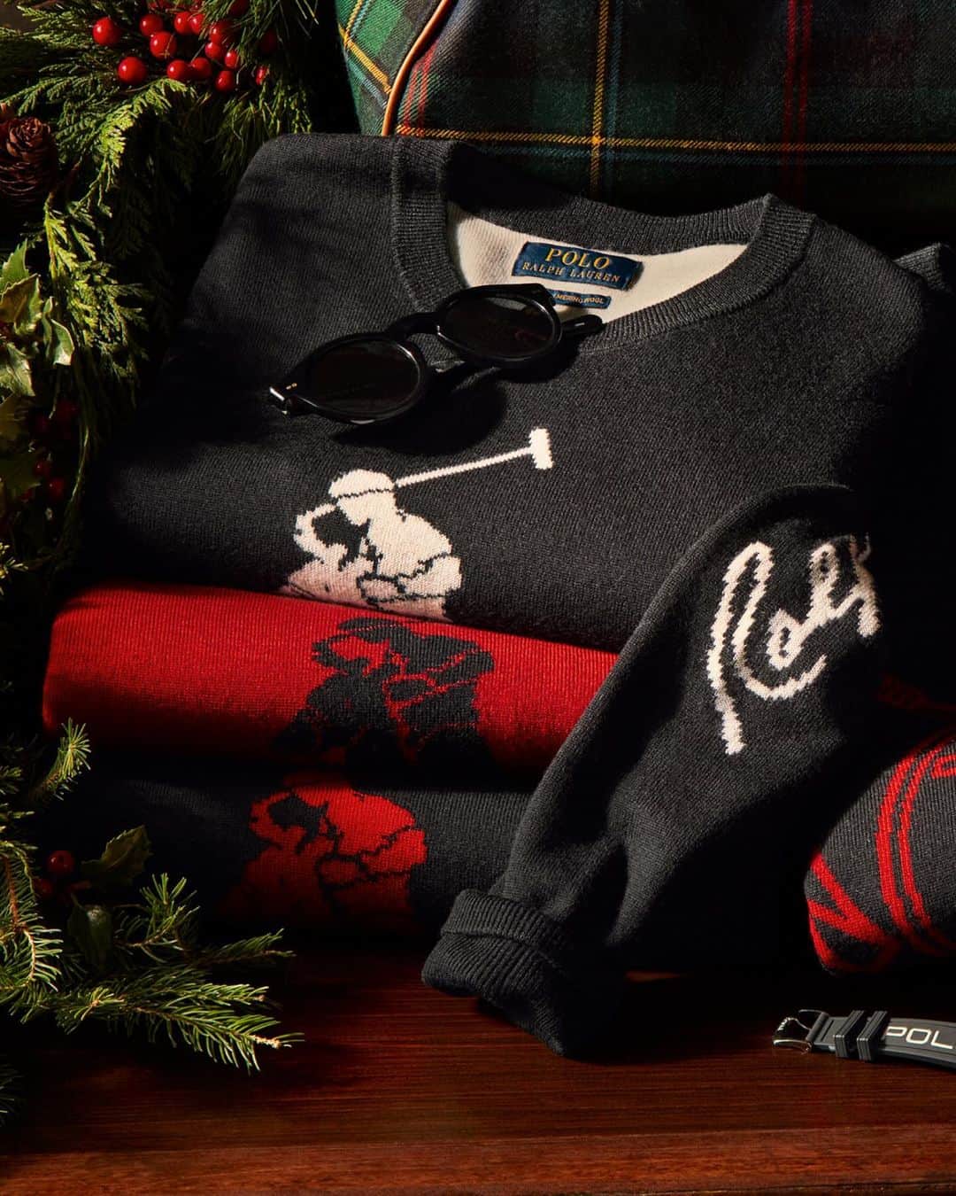 Polo Ralph Laurenさんのインスタグラム写真 - (Polo Ralph LaurenInstagram)「Take a personalized gifting approach with #RLGifts, including #PoloRLStyle sweaters and outerwear, in the #PoloRalphLauren Custom Shop.  Explore #RLHoliday via the link in bio.   #myRL」11月28日 5時01分 - poloralphlauren