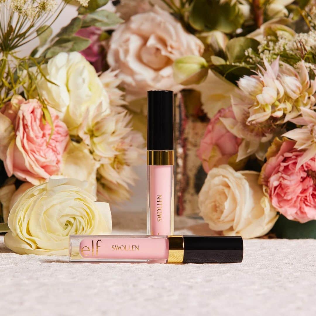 e.l.f.さんのインスタグラム写真 - (e.l.f.Instagram)「A pillowy-pink pout is just a swipe away 💋   ✨DIRTY PILLOWS LIP KIT IS BACK!✨ This 4-piece luxe lip kit created with @jennifercoolidge has returned – and it’s only $25! 🤑  The e.l.f. x Jennifer Coolidge Dirty Pillows Lip Kit includes: 👄 O Face Satin Lipstick in new shade ‘Dirty Pillows’ 👄 Cream Glide Lip Liner in new shade ‘Fill Frontal’ 👄 Lip Plumping Gloss in new shade ‘Swollen’ 👄 The Mirror to Your Soul  AVAILABLE NOW for a limited-time! 🌟 Exclusively on elfcosmetics.com and the e.l.f. app for US, Canada and UK residents! 🇺🇸🇨🇦🇬🇧  #elfcosmetics #eyeslipsface #elfingamazing #vegan #crueltyfree」11月28日 5時01分 - elfcosmetics