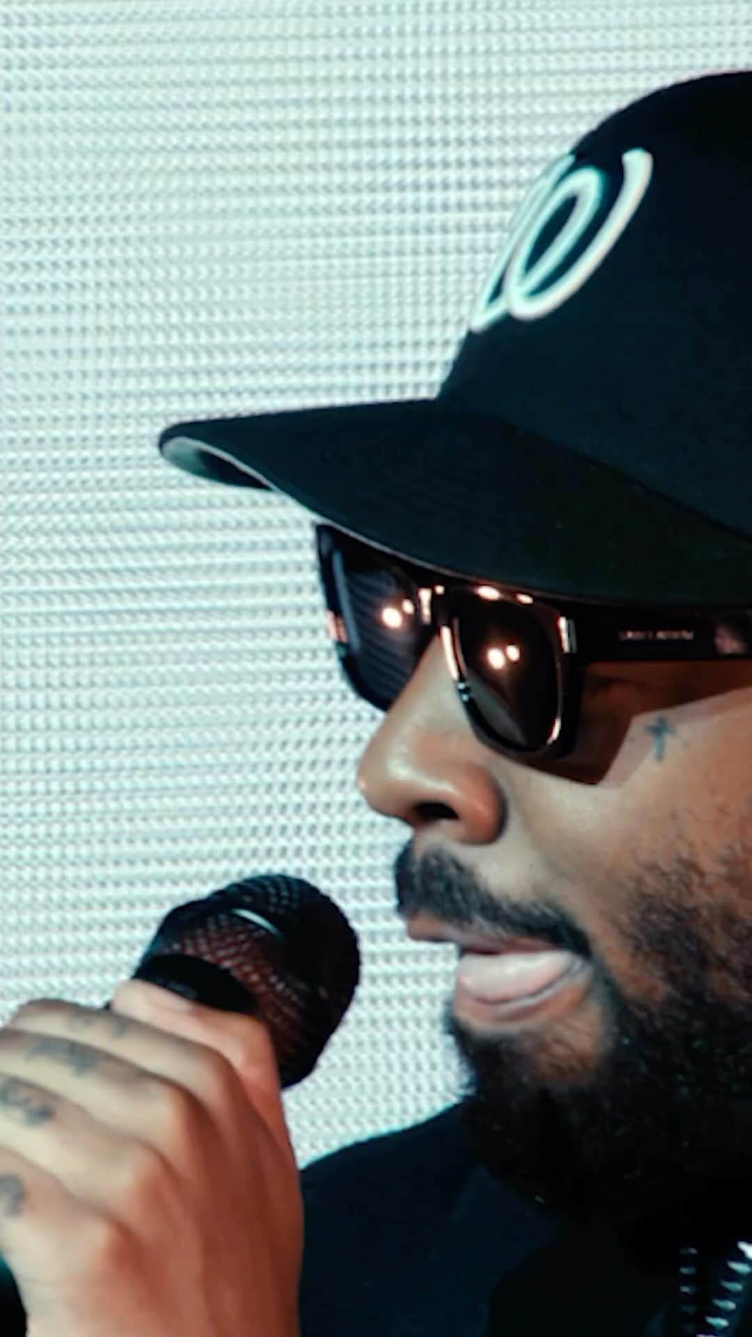 エブロ・ダーデンのインスタグラム：「That’s right @brentfaiyaz performing classics and new shit!!! It’s going to be a larger than life #AppleMusicLive with @brentfaiyaz this Wednesday, November 29th. Watch him take the stage in London at 7PM PT, only on Apple Music.」