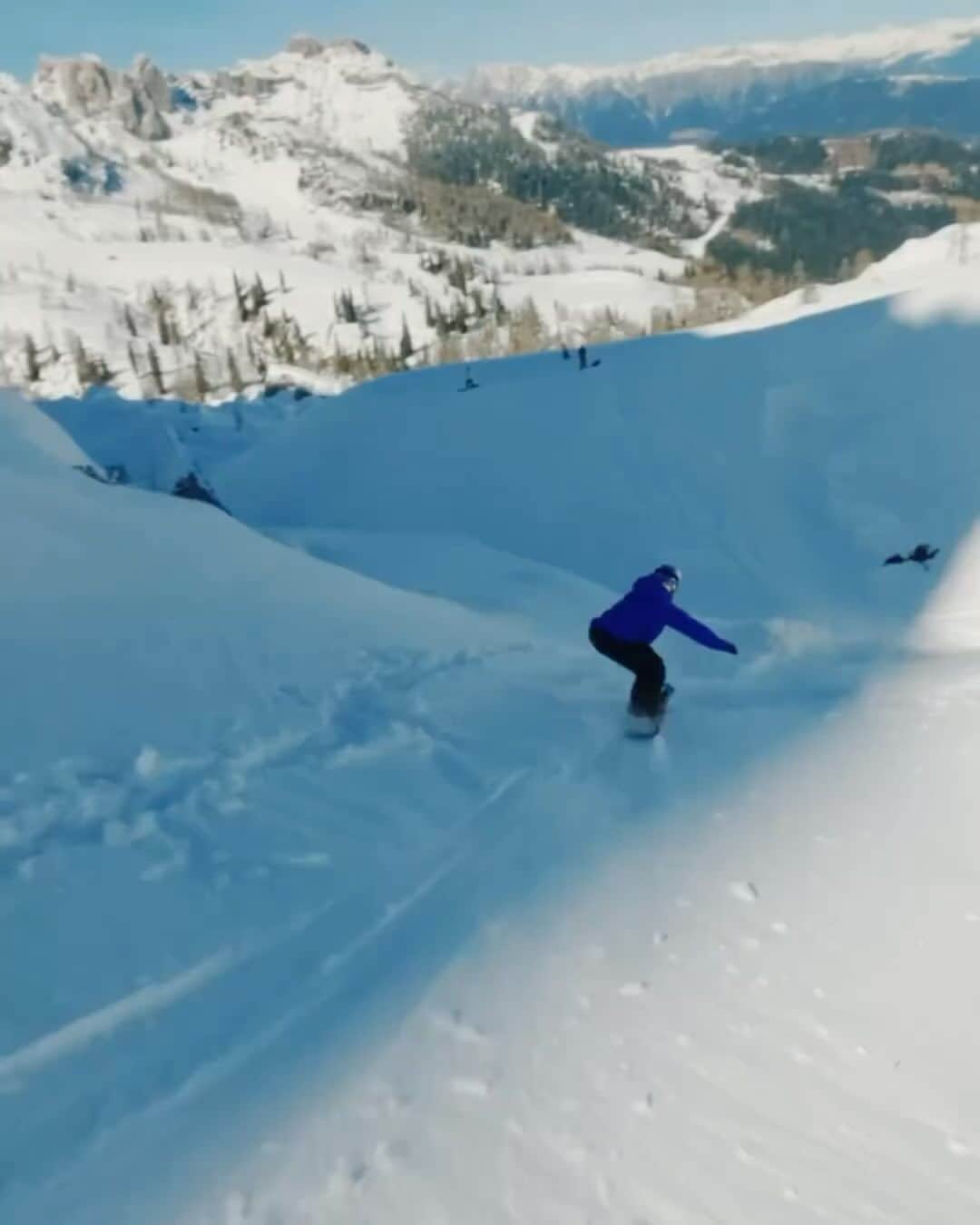 アナログクロージングのインスタグラム：「'Schnitzel Time' 🍽️ from @annagassersnow & @clemensmillauer is LIVE.   Swipe for a sneak peek and watch the full movie on Red Bull TV (Linked).  #Burton #Snowboarding」