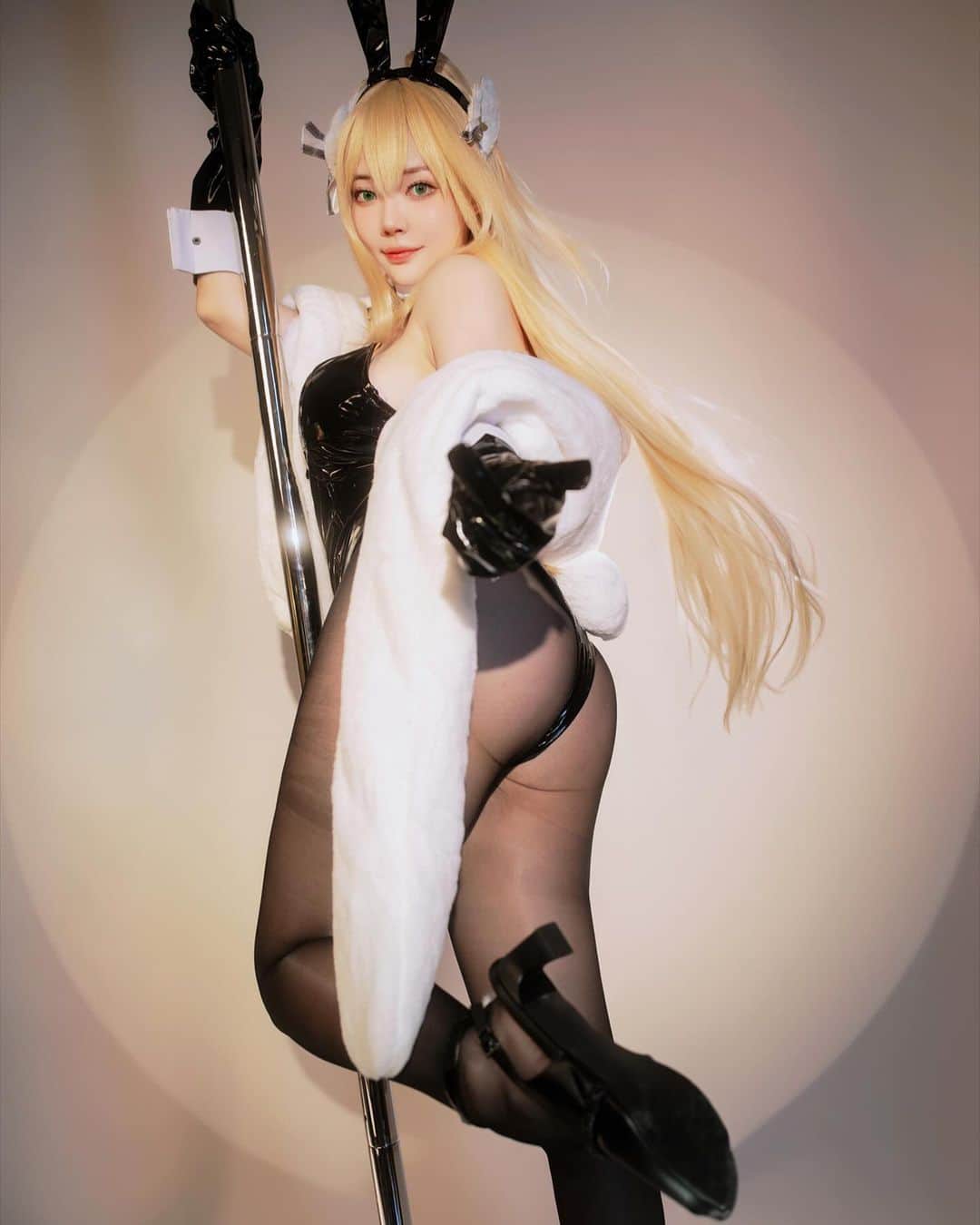YingTzeのインスタグラム：「“ I also learnt how to Pole Dance ! I can give you a show in Private later ~ ⭐️  Rabbit Deluxe Rupee is Set C for this month’s photo set ! 💛 Fun fact : I got a real pole for this photoshoot but it’s not long enough for my ceiling 🤣 Last day is on 30th November ! ✌🏻✨  📸 @prestonles.ig  Studio @peoplegraphy」