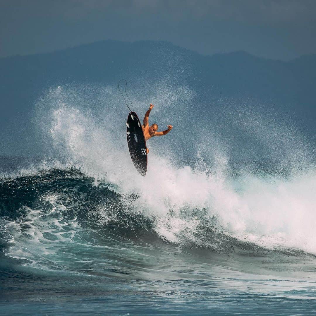 ジュリアン・ウィルソンのインスタグラム：「🇮🇩 @lawrence_photo  @rivvia.projects」