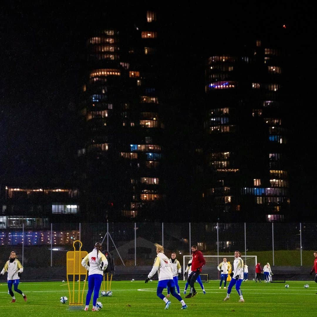 コソヴァレ・アスラニさんのインスタグラム写真 - (コソヴァレ・アスラニInstagram)「📍🇨🇭Preparation has begun for our two final and important games in Nations league 🇸🇪」11月28日 5時34分 - asllani9