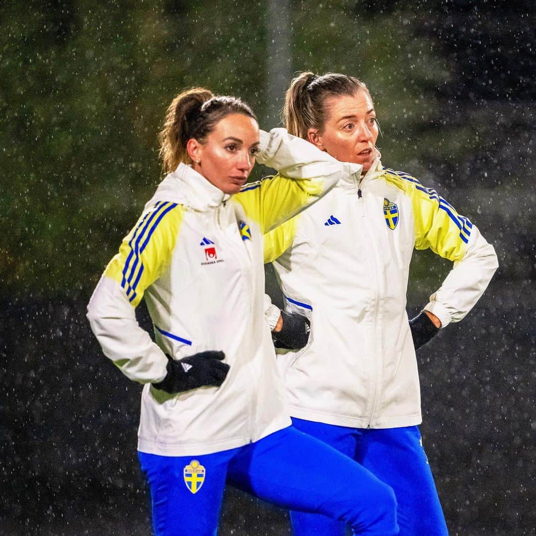 コソヴァレ・アスラニのインスタグラム：「📍🇨🇭Preparation has begun for our two final and important games in Nations league 🇸🇪」