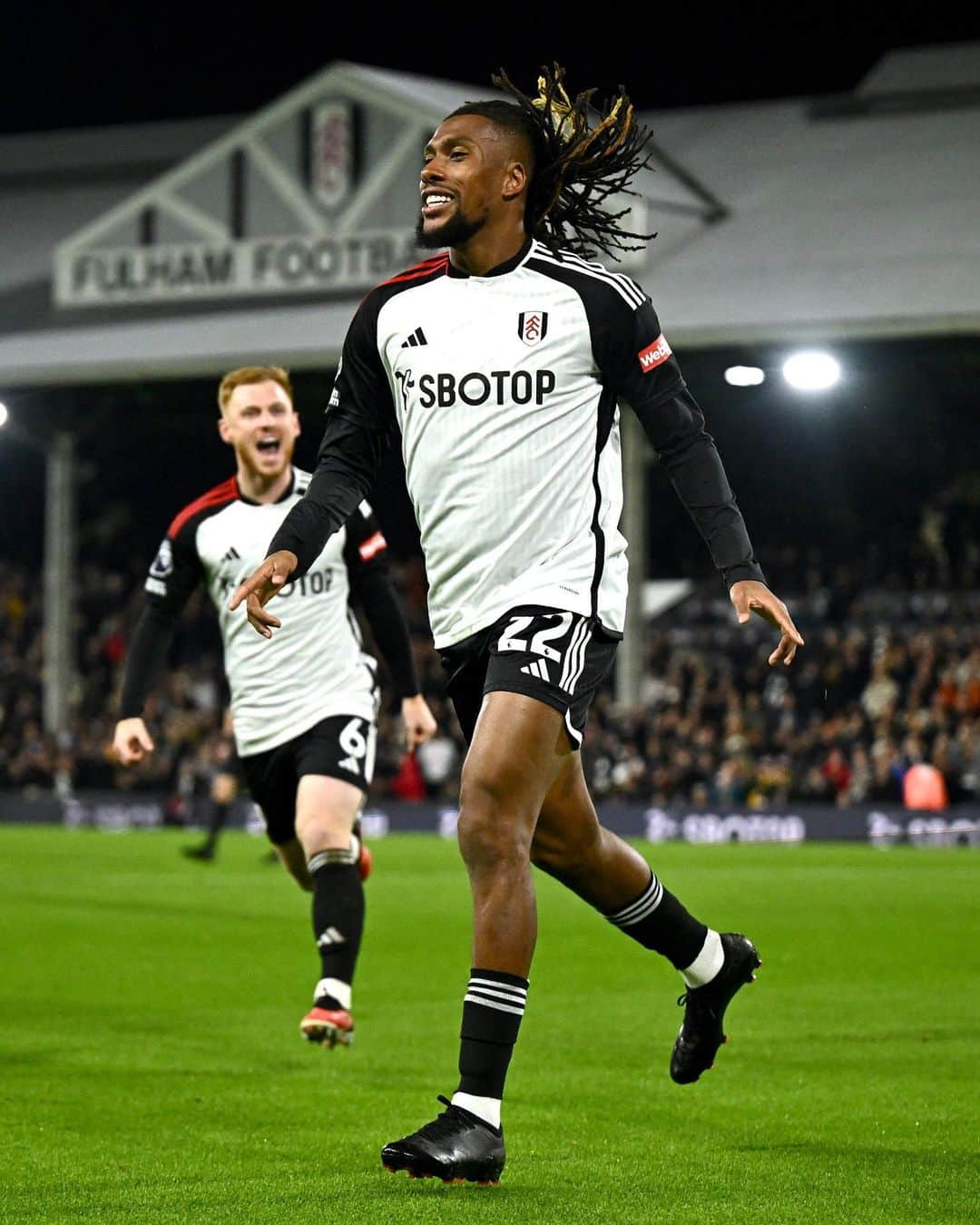 プレミアリーグのインスタグラム：「Early goals at Craven Cottage 💥」